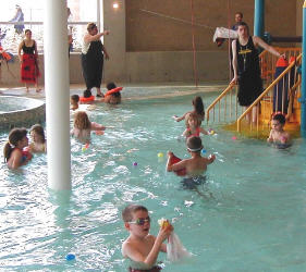 Erister Egg Hunt in the pool